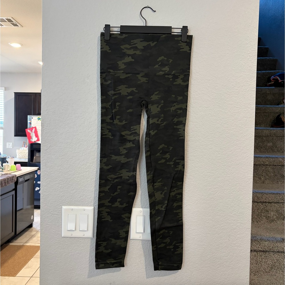 Spanx Look‎ at Me Now Seamless Leggings Green Camo High Waisted LARGE - Picture 5 of 5